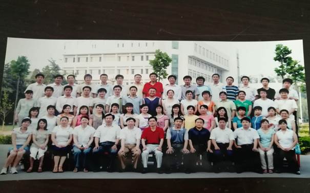 说明: C:\Users\Administrator\Desktop\校友会工作\校友会工作\万象城娱乐awc线路历届校友照片\毕业照\27EA2F49B2FBAB700B7DCD6831187911.jpg