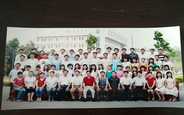 说明: C:\Users\Administrator\Desktop\校友会工作\校友会工作\万象城娱乐awc线路历届校友照片\毕业照\56A25ECE083AB88ADA2B173FEA7AF35F.jpg